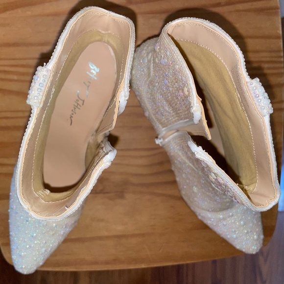 NIB NWT Betsey Johnson Pearl Studded Emory Low Boots - Picture 6 of 14